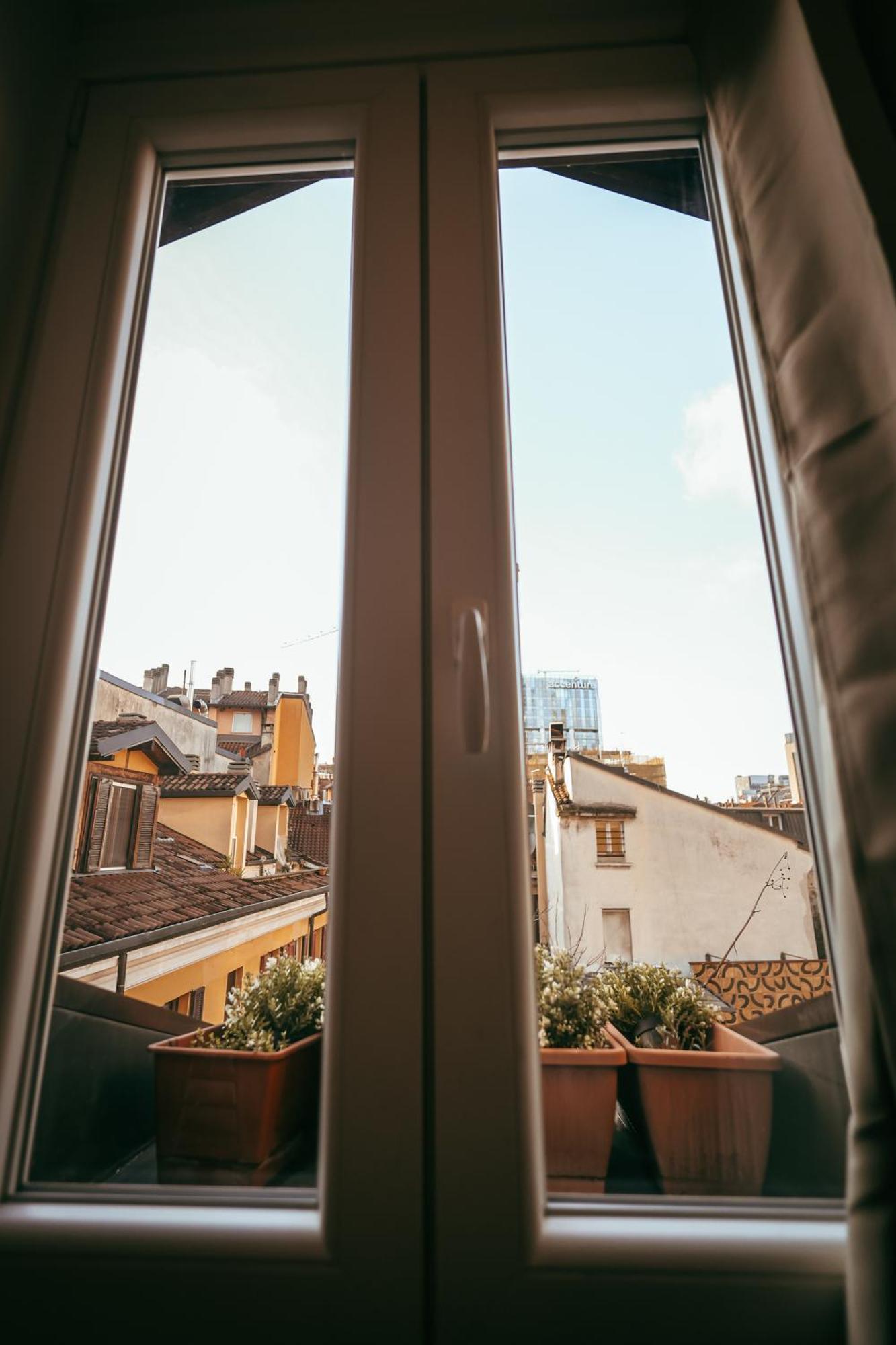 The Mirror Attic - Moscova Brera Milan