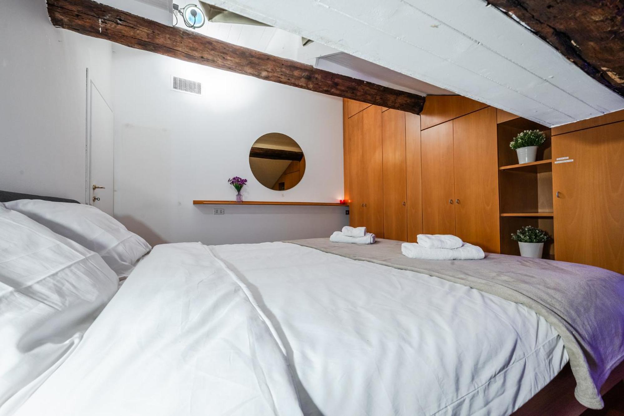 The Mirror Attic - Moscova Brera Apartment Milan