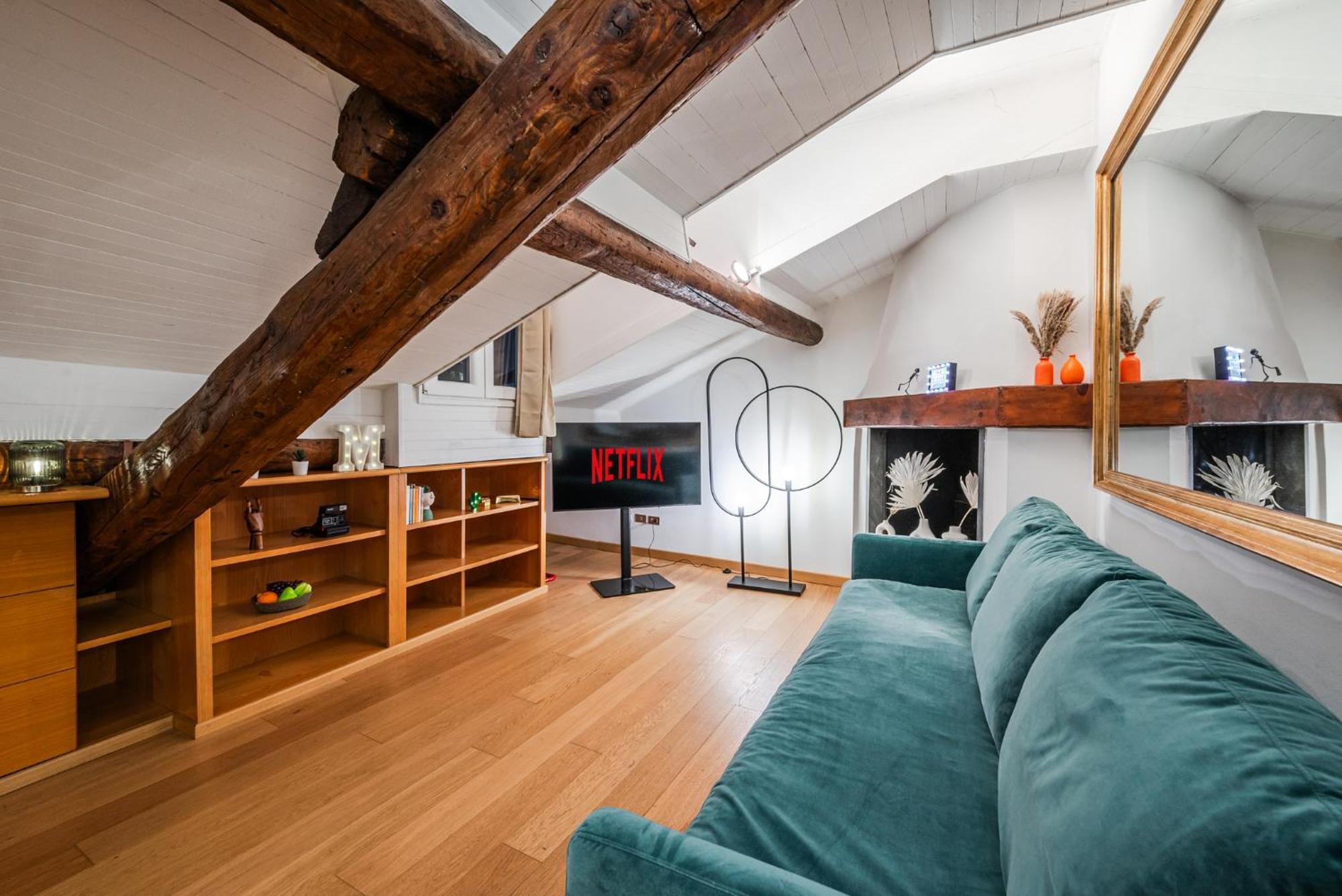 The Mirror Attic - Moscova Brera Milan