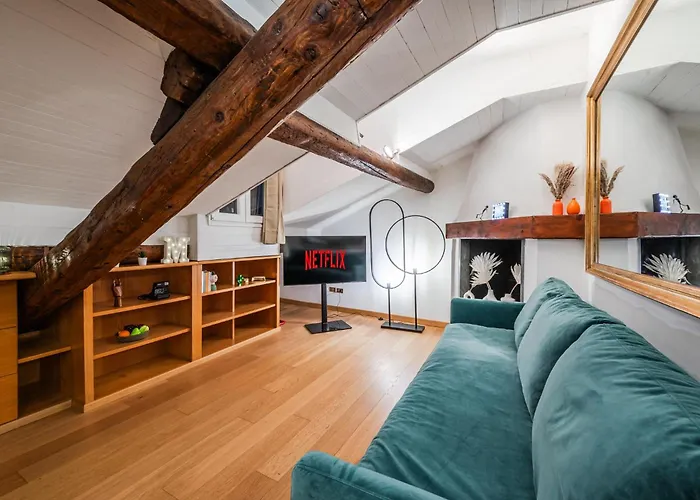 The Mirror Attic - Moscova Brera Milano