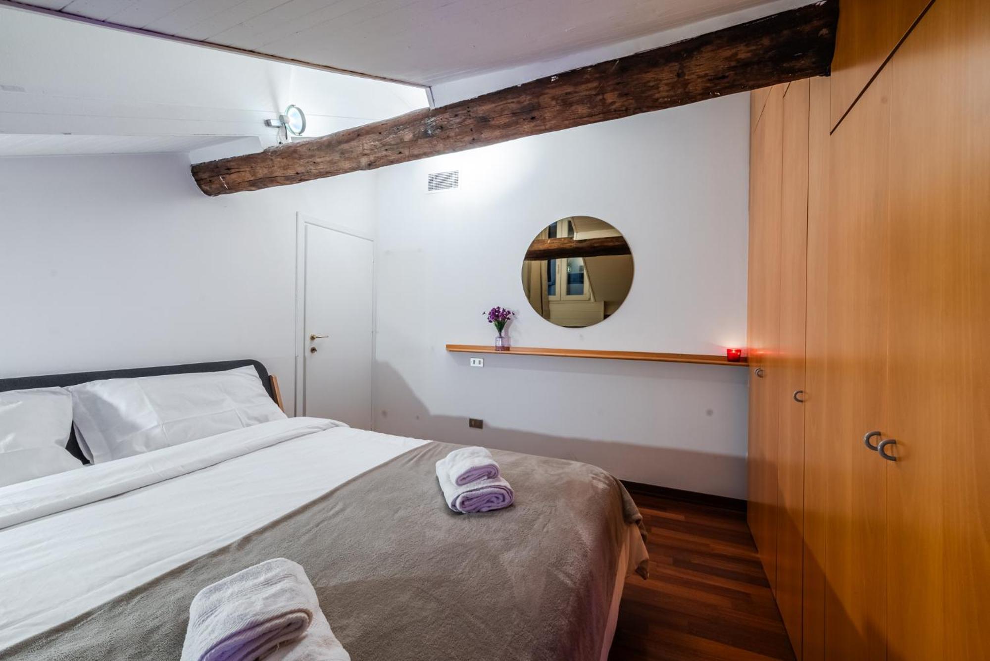 The Mirror Attic - Moscova Brera * Mailand